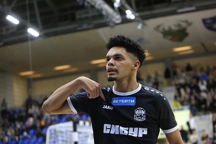 Тюмень против Новосибирска: смотри концовку "регулярки" вместе с нами