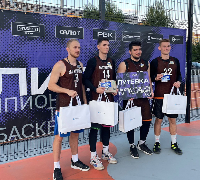 Победителем чемпионата Тюменской области по уличному баскетболу «3 на 3» стал «Хелиминус»