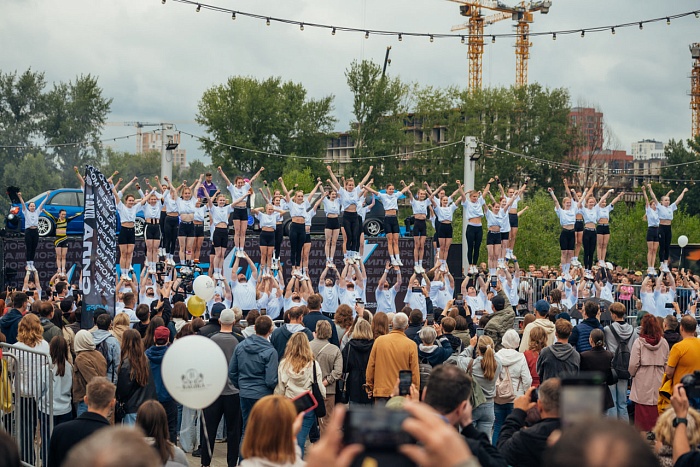 В Тюмени прошёл фестиваль чир спорта МОРЕmore: 150 участников, сотни зрителей и ни капли дождя