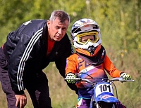 Председатель федерации мотоциклетного спорта Тюменской области Андрей Утусиков: «Пыль на трассе понижает видимость и становится главной опасностью для спортсменов»