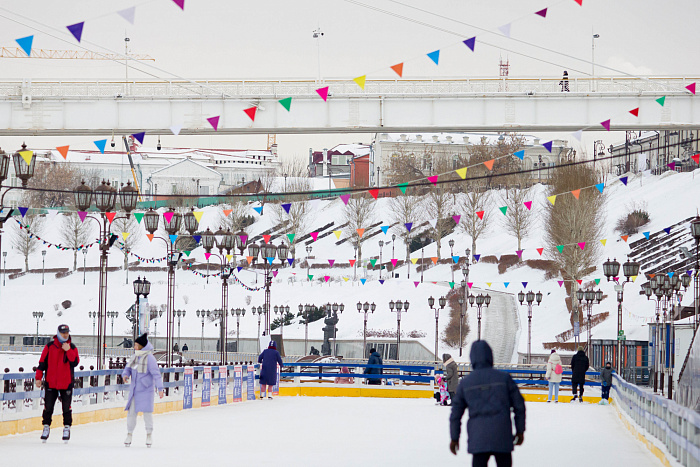 Сравниваем самые большие ледовые катки в Тюмени: у Моста влюблённых, у «Конторы пароходства», у рынка «Михайловский», в экопарке «Затюменский»