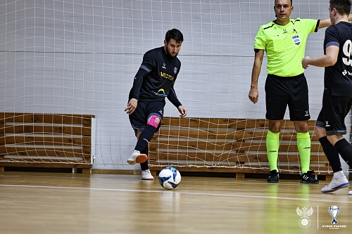 «Вектор» поднялся на первое место в чемпионате Тюмени по футзалу