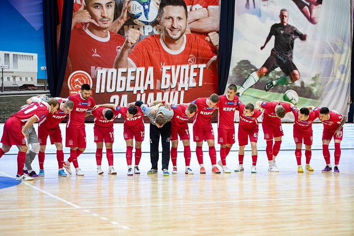 Восьмой тур Суперлиги начался с победы «коммунистов»