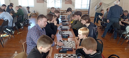 В Тюмени прошёл чемпионат города по русским шашкам