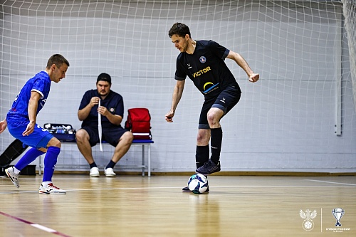Банкиры разгромили экипировщиков в чемпионате Тюмени по футзалу
