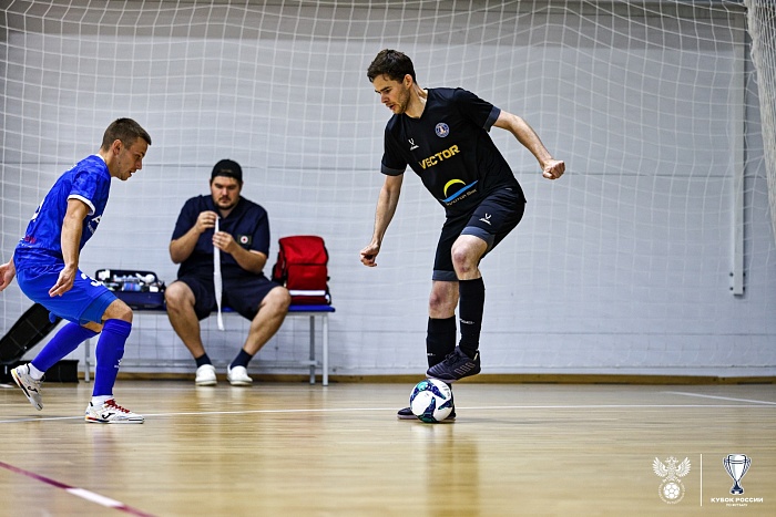 Банкиры разгромили экипировщиков в чемпионате Тюмени по футзалу