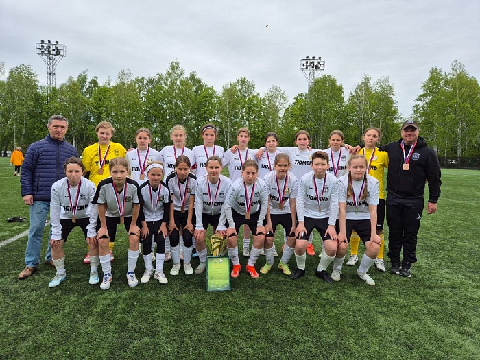 Тюменские футболистки заслужили бронзовые медали