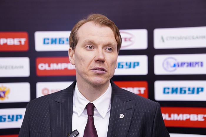 Главный тренер хоккейного «Рубина» Константин Фаст: «Денис Давыдов молодец, не стареет»