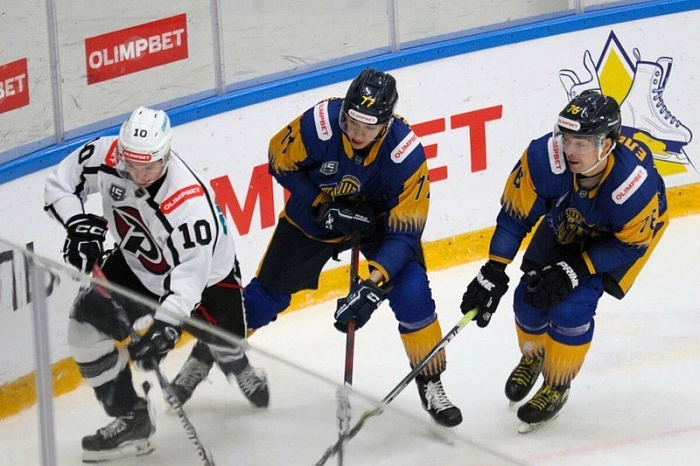 Тюменские хоккеисты сыграют в Набережных Челнах