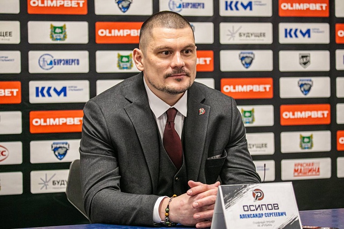 Главный тренер хоккейного "Рубина" Александр Осипов: "Спасибо моим помощникам за поддержку"