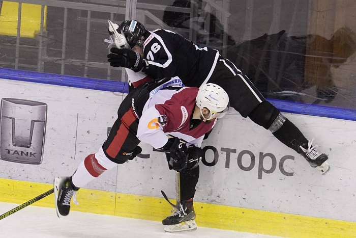 Хоккейный клуб «Рубин» обыграл боевого соперника из Омска