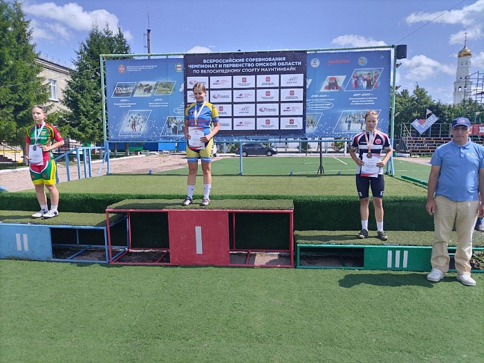 Тюменские велогонщики завоевали медали в Омске