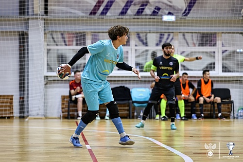 «Славстрой» разгромил экипировщиков в чемпионате Тюмени по футзалу