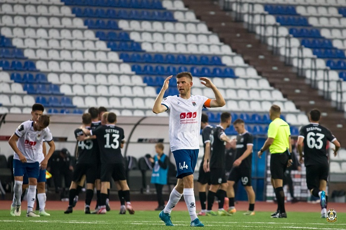 Защитник футбольного клуба "Ленинградец" Никита Калугин: "До слёз обидно. Думаю, мы были ближе к победе"