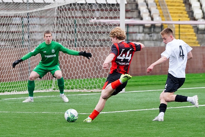 Тюменцы сыграли вничью с футбольной командой из Саратова