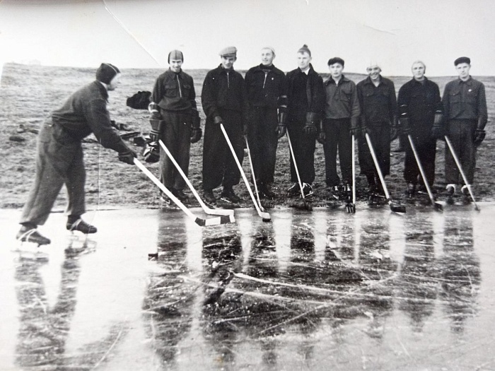 Владимир Петров - первый капитан тюменского хоккея