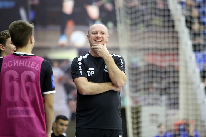 Два удаления, хет-трик голкипера Тьяго Гитты и девять мячей на двоих: «Тюмень» покупает билеты в Кемерово