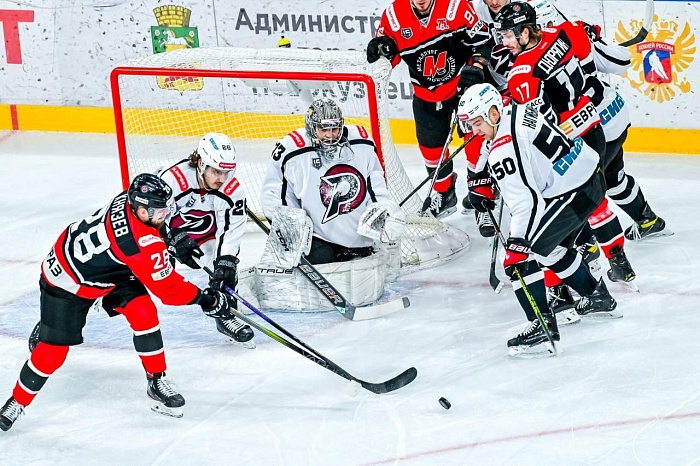 Хоккейный клуб «Рубин» проиграл в Новокузнецке