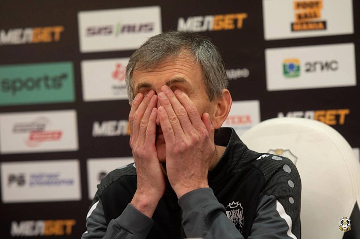 Главный тренер футбольного клуба "Тюмень" Игорь Меньщиков: "Не забил ты - забьют тебе"