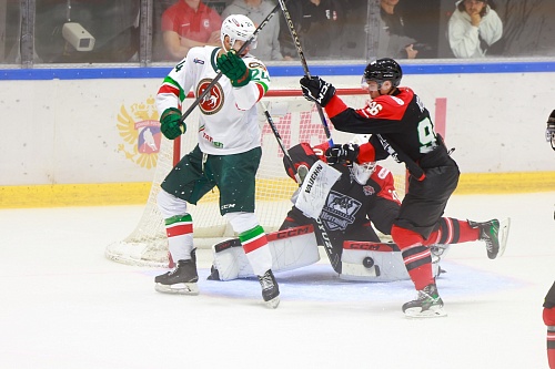 Клубы Всероссийской хоккейной лиги проиграли командам из КХЛ