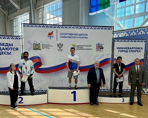 Тюменец Ефим Кормильцев стал чемпионом Урала по вольной борьбе
