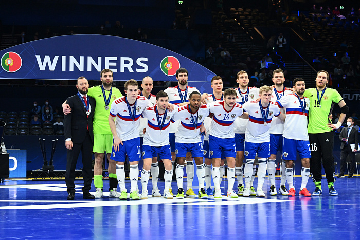 Сборная России с серебряными наградами Евро-2022