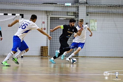 В Тюмени начался Новогодний турнир по футзалу