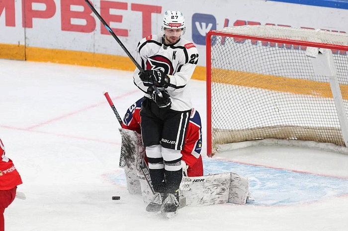 Денис Давыдов забросил десятую шайбу, «Рубин» в двадцатый раз победил «Звезду»