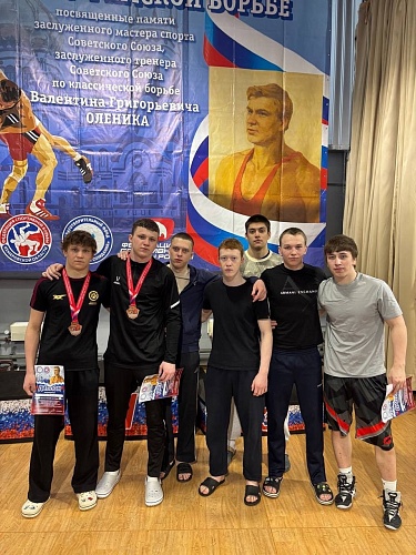 Тюменские борцы заработали бронзовые медали в Кемерове