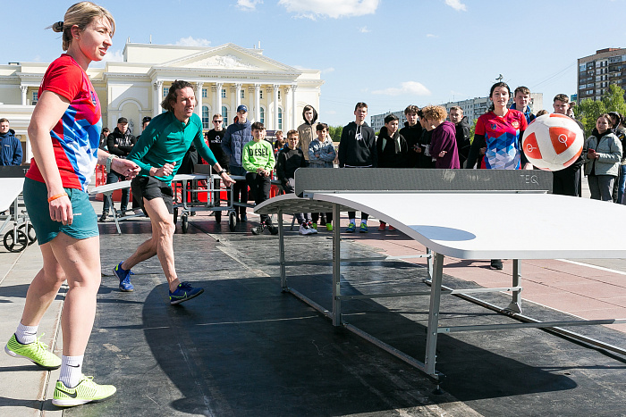 Как бывший капитан сборной России по футболу Алексей Смертин в Тюмени текбол популяризировал