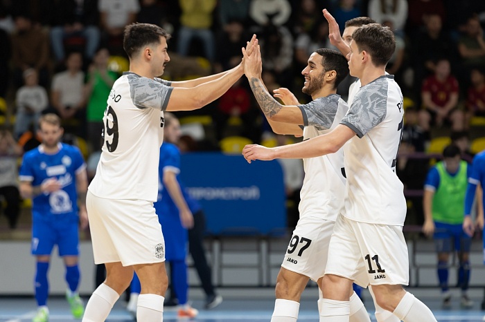 Дубль Карлоса Аугусто помог «Тюмени» победить в Новосибирске