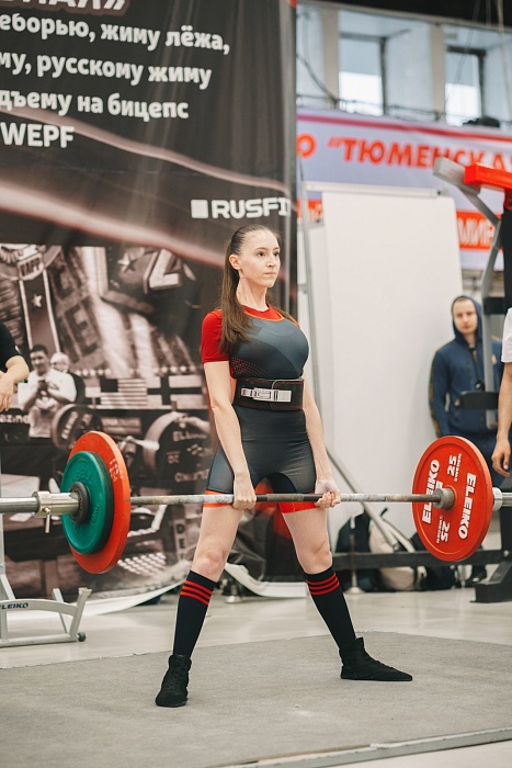 Девушки из армрестлинга и пауэрлифтинга: и сильные, и красивые