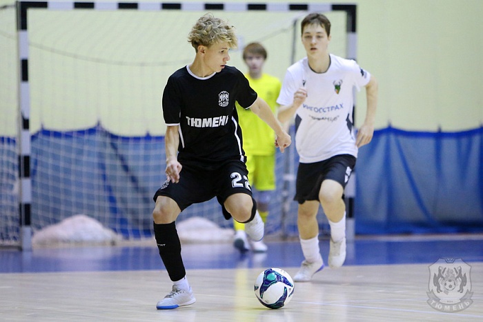 Юные тюменцы нанесли поражение лидеру