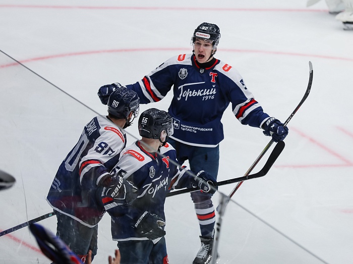 В Кубке чемпиона России по хоккею командам помогает домашний лёд