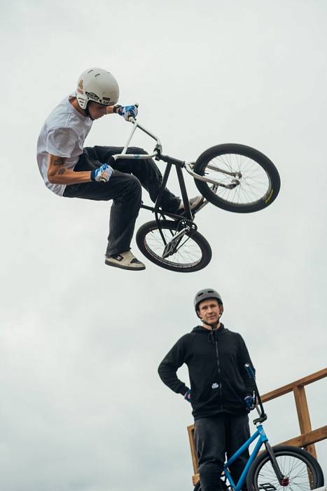 В Тюмени прошёл фестиваль чир спорта МОРЕmore: 150 участников, сотни зрителей и ни капли дождя