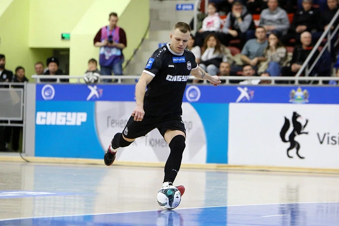 Игрок футзального клуба «Тюмень» Максим Панов: «Где-то начали раскрываться, из-за этого получили голы»