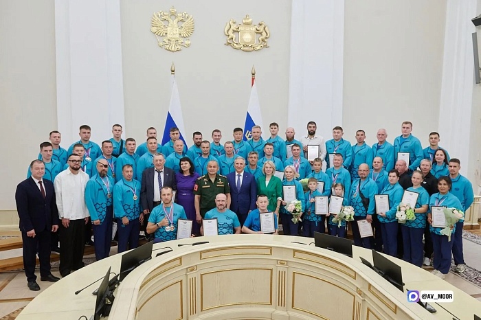 Александр Моор встретился с командой ветеранов СВО, которые представляли наш регион на II Кубке полномочного представителя Президента Уральского федерального округа для Защитников Отечества.