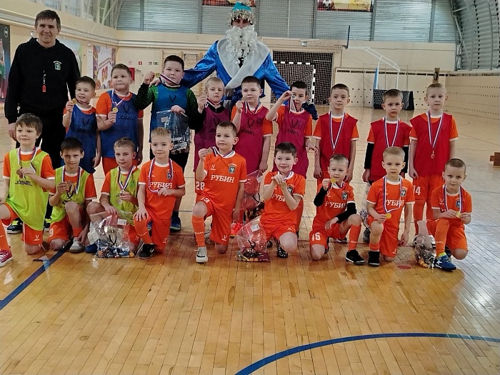 В Омутинском «Снеговики» выиграли турнир на призы Деда Мороза