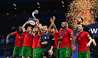 Португальцы второй раз подряд выигрывают чемпионат Европы