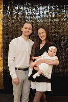 Кирилл с женой и дочкой на вручении команде бронзовых медалей чемпионата ВХЛ