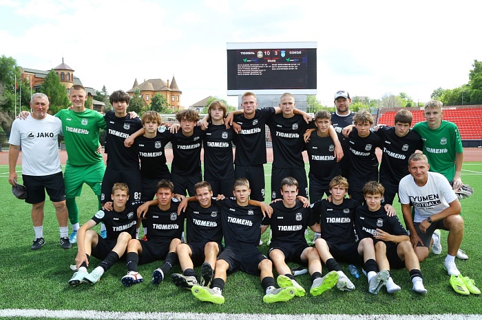 Тюменские футболисты дома разгромили «Сокол» из Саратова