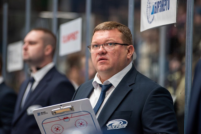 В клубах Всероссийской хоккейной лиги продолжается парад отставок главных тренеров