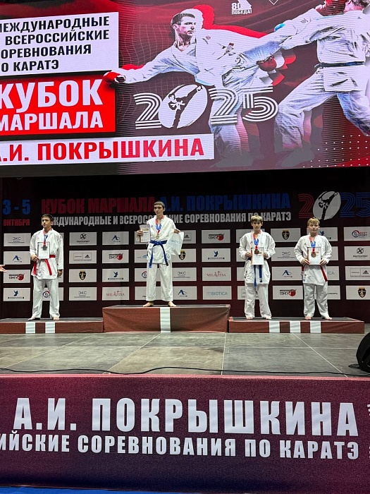 Три медали выиграли тюменские каратисты на международном и всероссийском турнире в Новосибрске