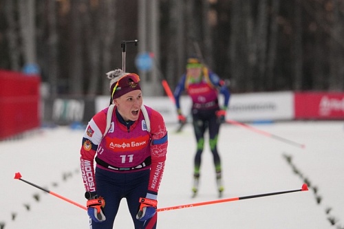 Резцова — вновь первая. Кристина стала лучшей в масс-старте в Чайковском, тюменка Виктория Сливко — вторая