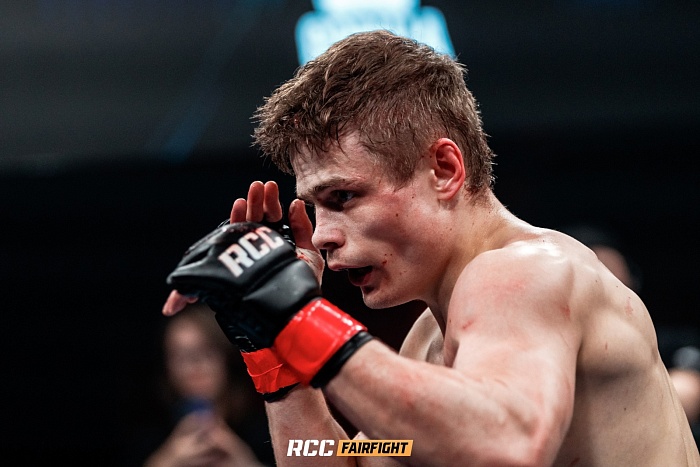 Деньги любят тишину? На что тратят первые гонорары профессиональные бойцы