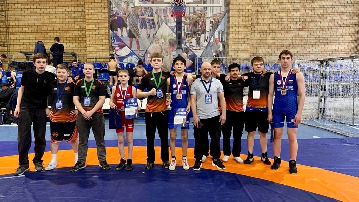 Первое место на международном турнире по борьбе в клубе «Южный» заняла команда из Каскары