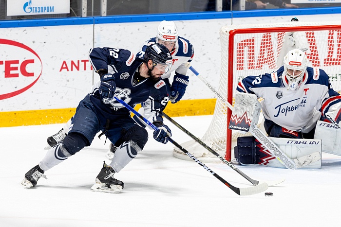 В первых матчах полуфинала Кубка чемпиона России по хоккею победили хозяева