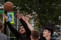 Центр уличного баскетбола – три в одном: бег, стритбол, тренажёры.