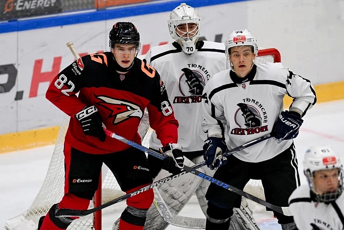 Хоккейная команда «Тюменский Легион» дважды проиграла в Омске