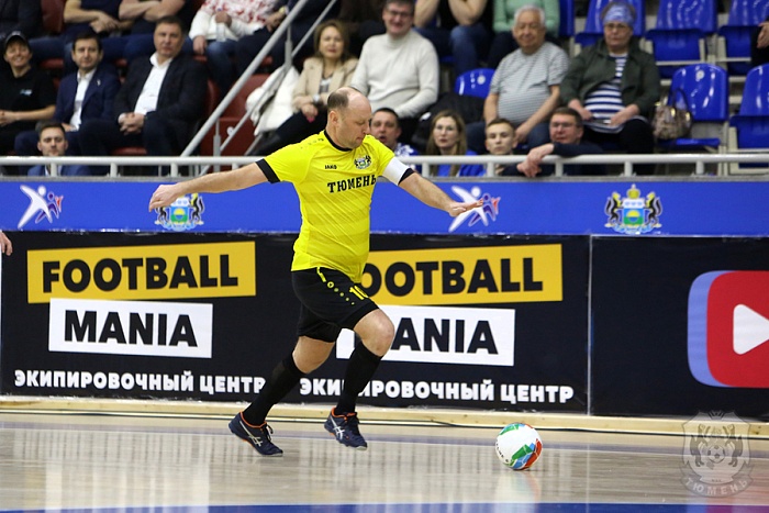 «Банщики» и пивовары пробились в четвертьфинал Новогоднего турнира